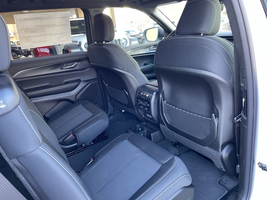 2025 Jeep Grand Cherokee GRAND CHEROKEE L LAREDO X 4X2