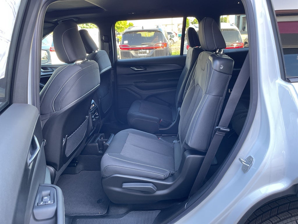 2025 Jeep Grand Cherokee GRAND CHEROKEE L LAREDO X 4X2