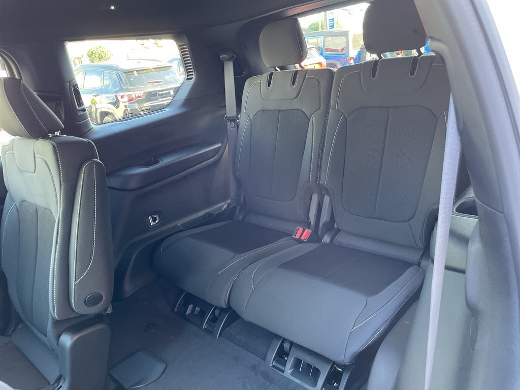 2025 Jeep Grand Cherokee GRAND CHEROKEE L LAREDO X 4X2