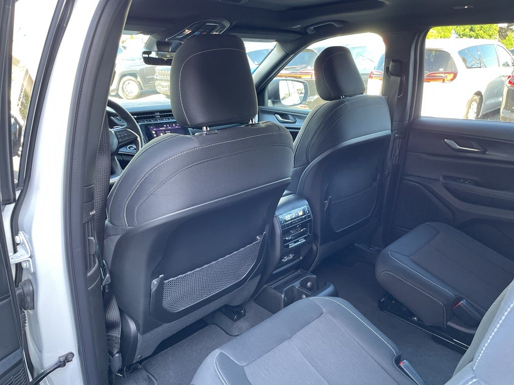 2025 Jeep Grand Cherokee GRAND CHEROKEE L LAREDO X 4X2