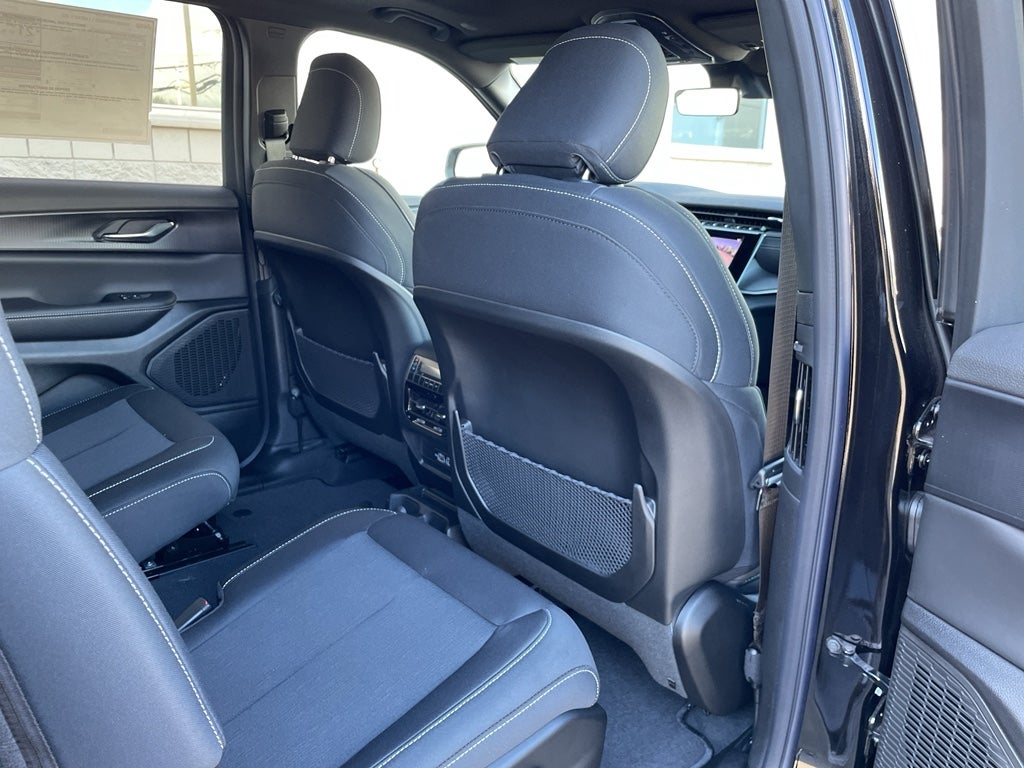 2025 Jeep Grand Cherokee GRAND CHEROKEE L LAREDO X 4X2