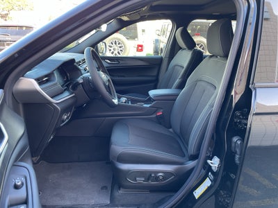 2025 Jeep Grand Cherokee GRAND CHEROKEE L LAREDO X 4X2