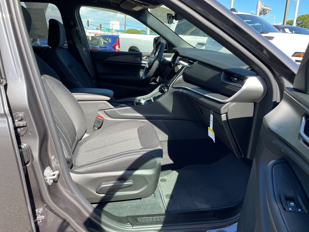 2025 Jeep Grand Cherokee GRAND CHEROKEE L LAREDO X 4X2