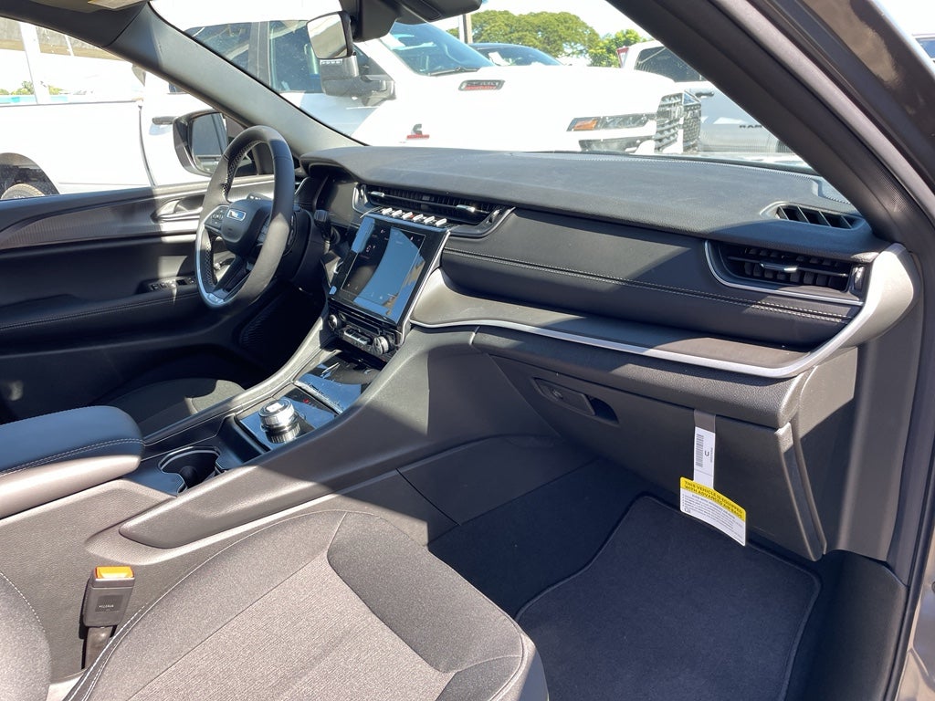 2025 Jeep Grand Cherokee GRAND CHEROKEE L LAREDO X 4X2