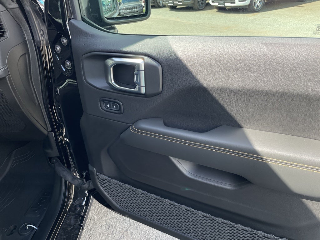 2026 Jeep Gladiator GLADIATOR SAHARA 4X4