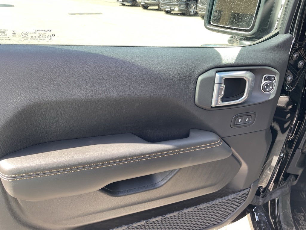 2026 Jeep Gladiator GLADIATOR SAHARA 4X4