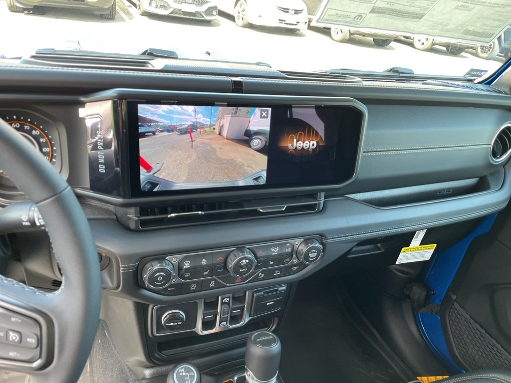 2026 Jeep Gladiator GLADIATOR SAHARA 4X4