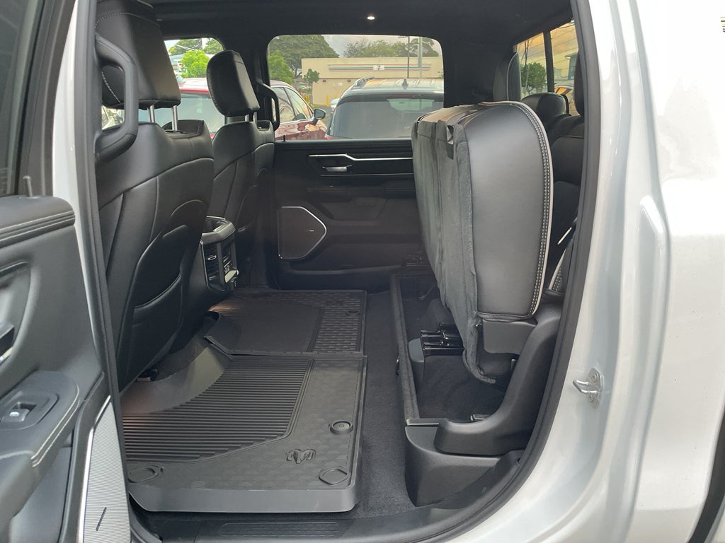 2025 RAM Ram 1500 RAM 1500 LARAMIE CREW CAB 4X2 5'7' BOX