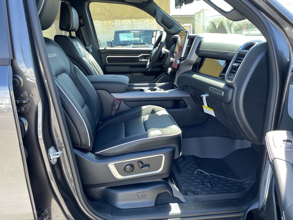 2025 RAM Ram 1500 RAM 1500 LARAMIE CREW CAB 4X2 5'7' BOX