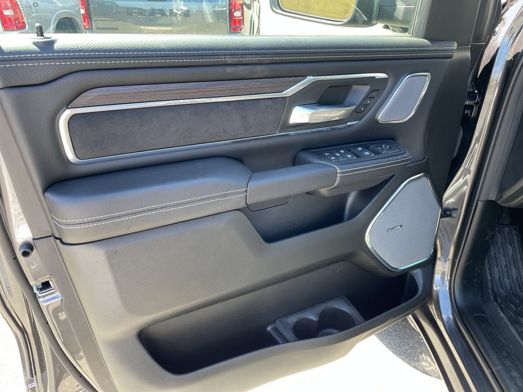 2025 RAM Ram 1500 RAM 1500 LARAMIE CREW CAB 4X2 5'7' BOX