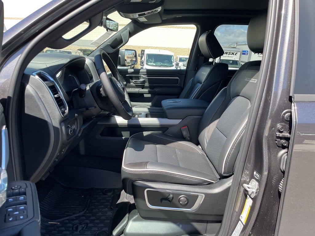 2025 RAM Ram 1500 RAM 1500 LARAMIE CREW CAB 4X2 5'7' BOX