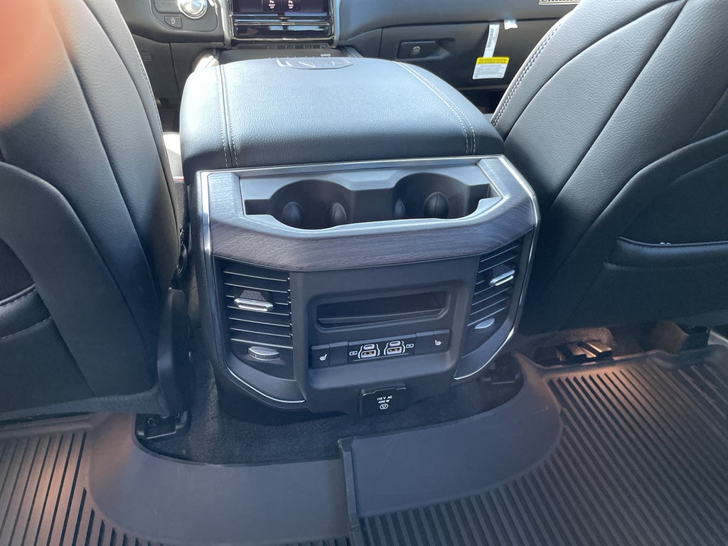 2025 RAM Ram 1500 RAM 1500 LARAMIE CREW CAB 4X2 5'7' BOX