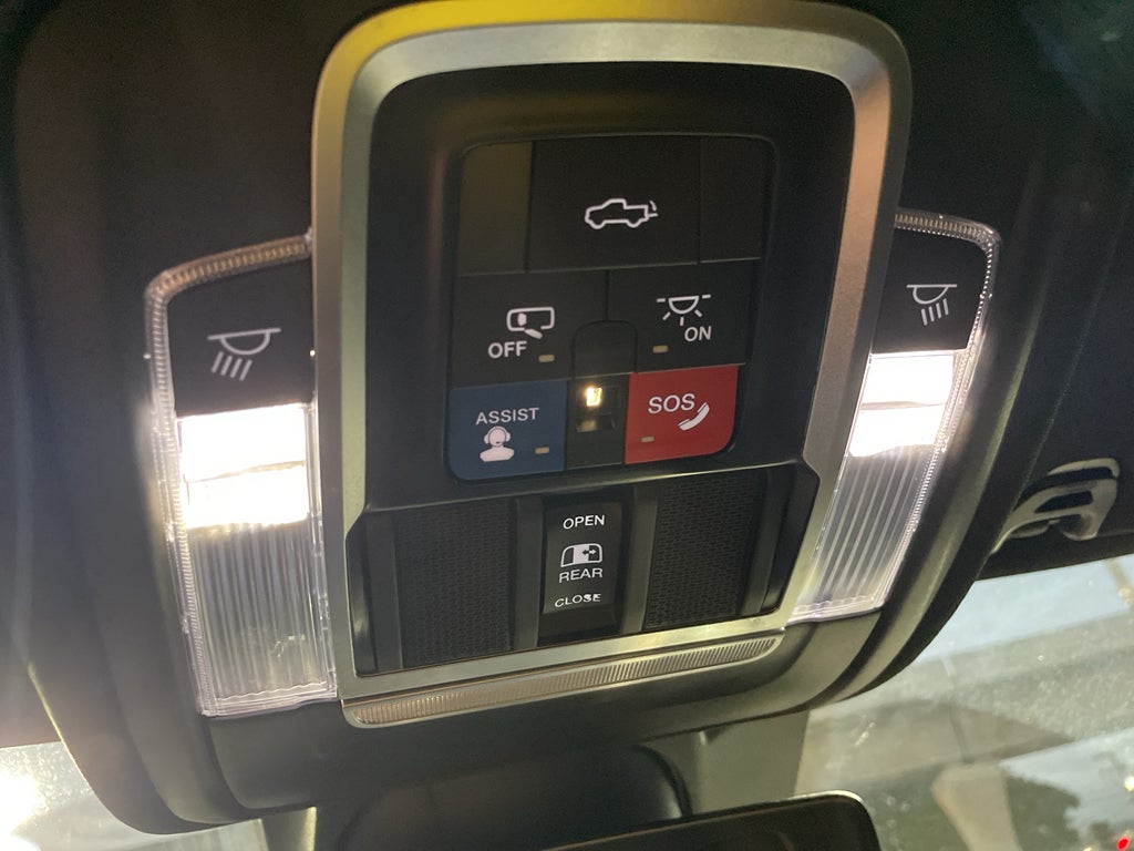 2022 RAM 1500 Laramie Crew Cab 4x2 5'7' Box