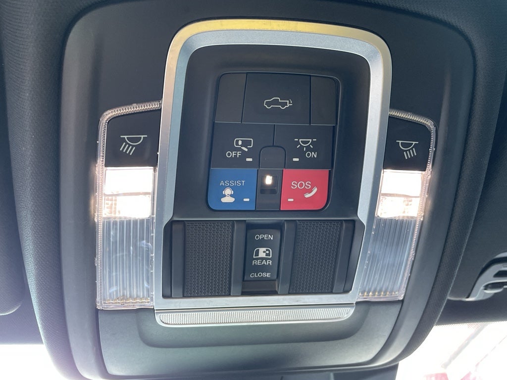 2021 RAM 1500 Laramie Crew Cab 4x2 5'7' Box