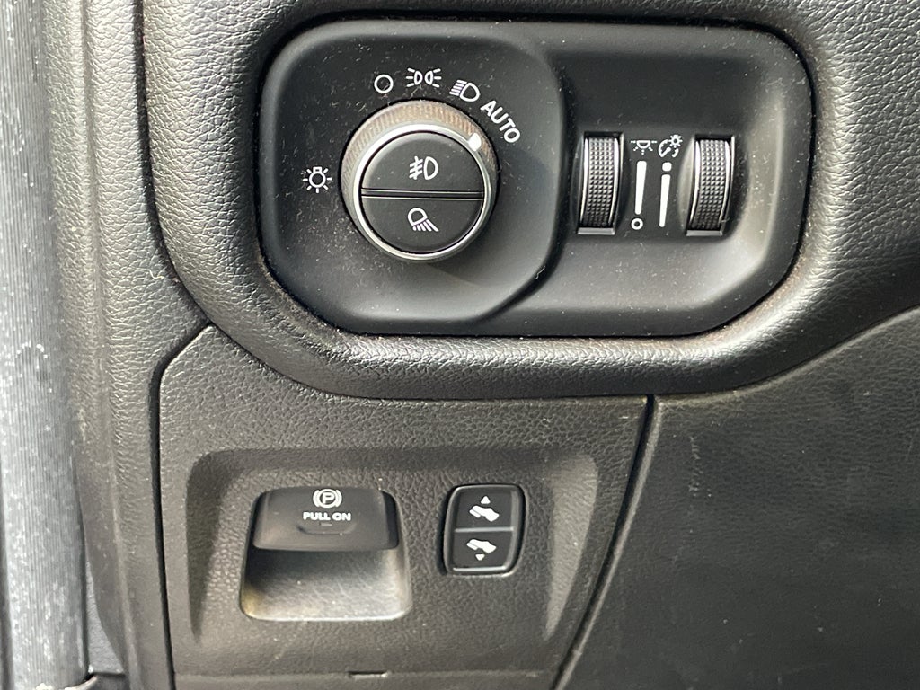 2019 RAM 1500 Laramie Crew Cab 4x4 6'4' Box
