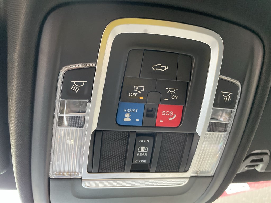 2019 RAM 1500 Laramie Crew Cab 4x4 6'4' Box