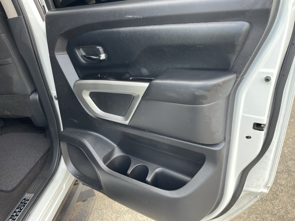 2019 Nissan TITAN SV