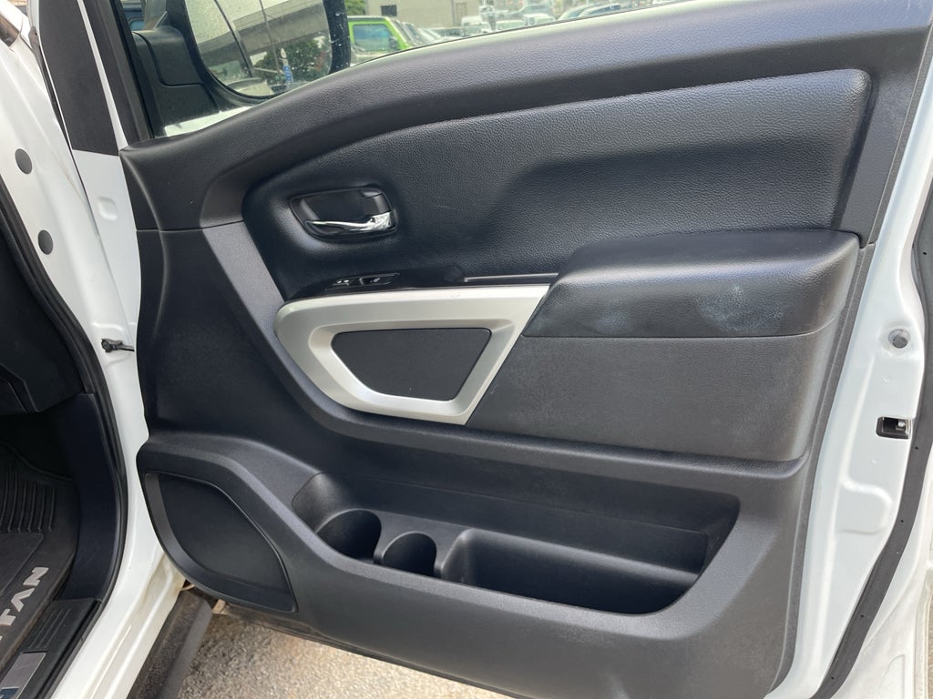 2019 Nissan TITAN SV