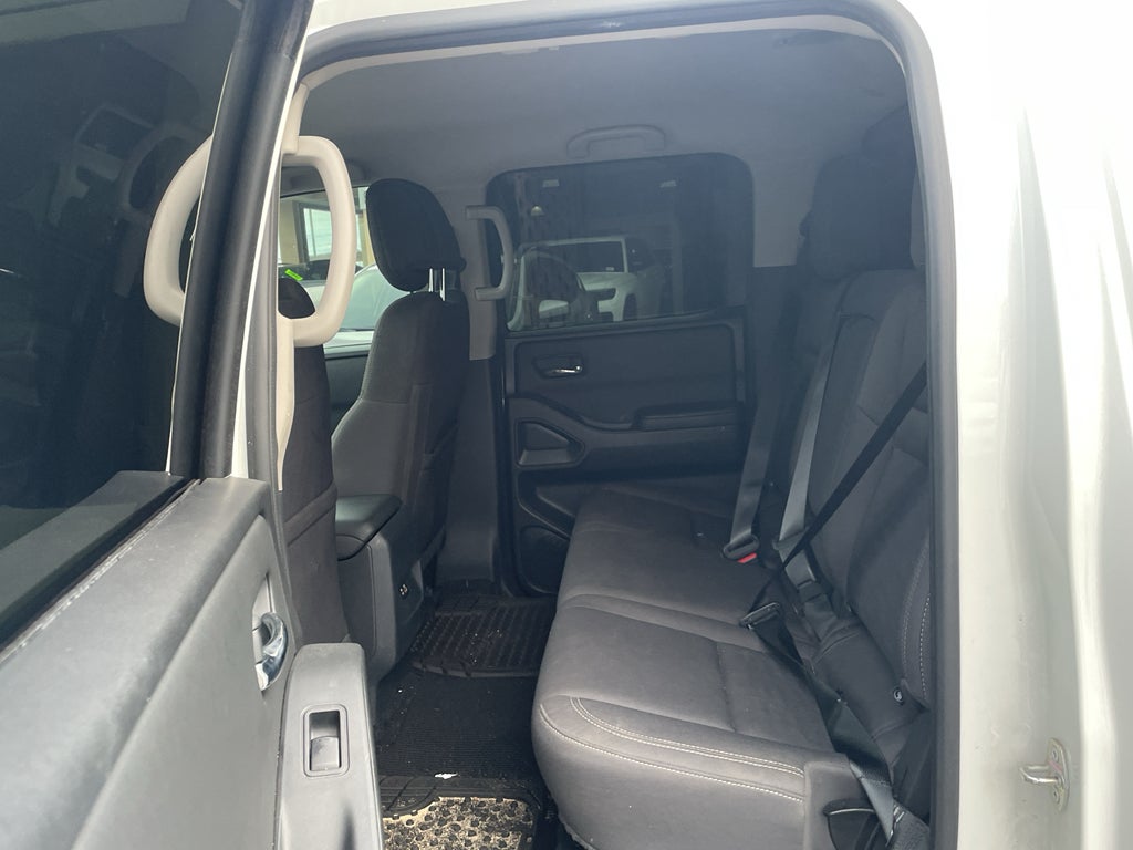 2022 Nissan Frontier Crew Cab SV 4x2