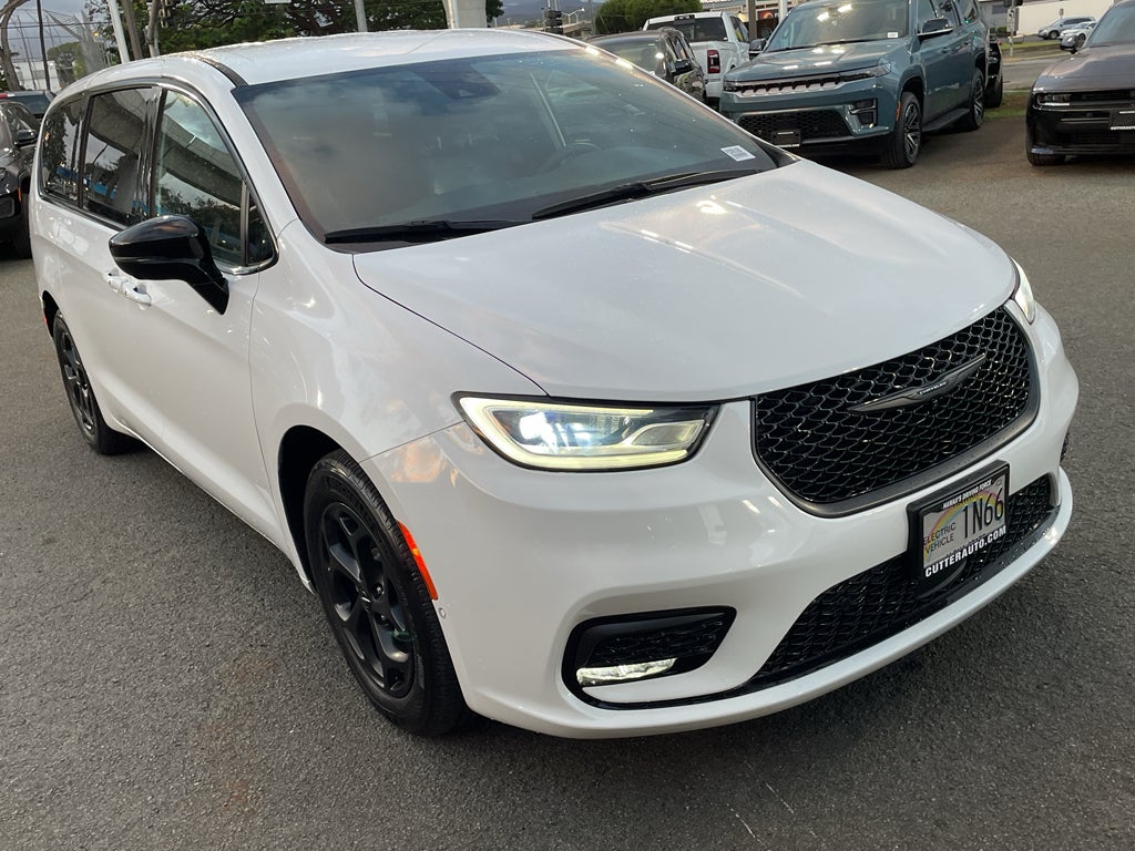 2024 Chrysler Pacifica Hybrid S Appearance Pkg