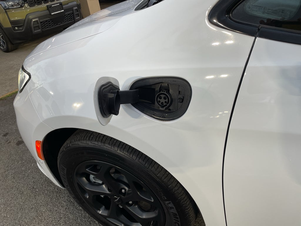 2024 Chrysler Pacifica Hybrid S Appearance Pkg