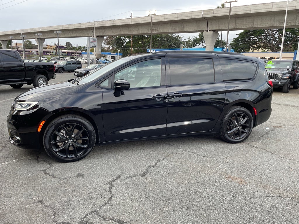 2024 Chrysler Pacifica Limited AWD