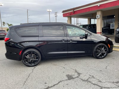 2024 Chrysler Pacifica Limited AWD
