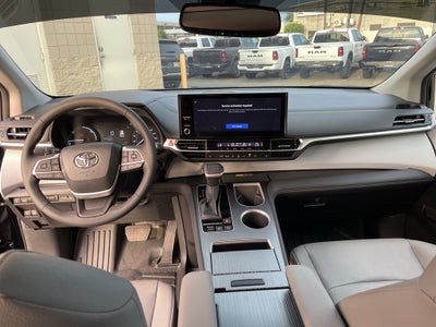 2025 Toyota Sienna XLE
