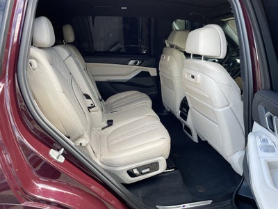 2022 BMW X7 M50i