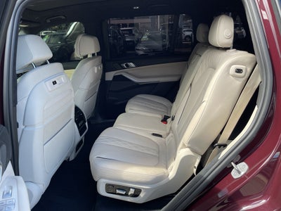 2022 BMW X7 M50i