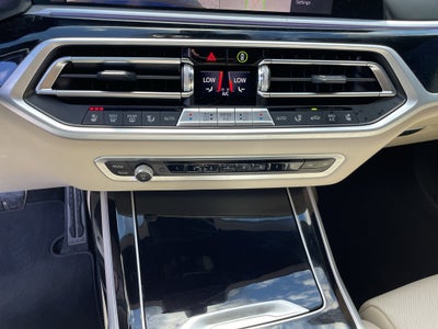 2022 BMW X7 M50i
